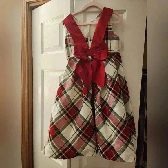 Festive dress  - Picture 2 of 7